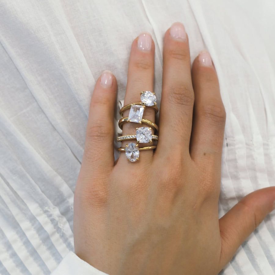 Empowering Round Solitary Ring