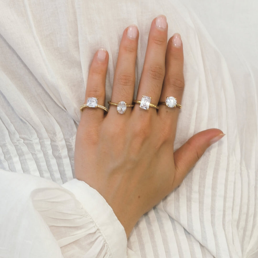 Empowering Round Solitary Ring