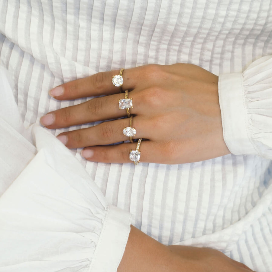 Empowering Round Solitary Ring