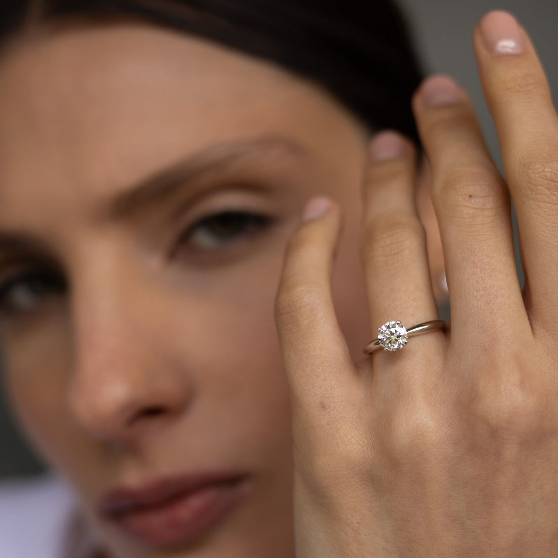 Empowering Round Solitary Ring