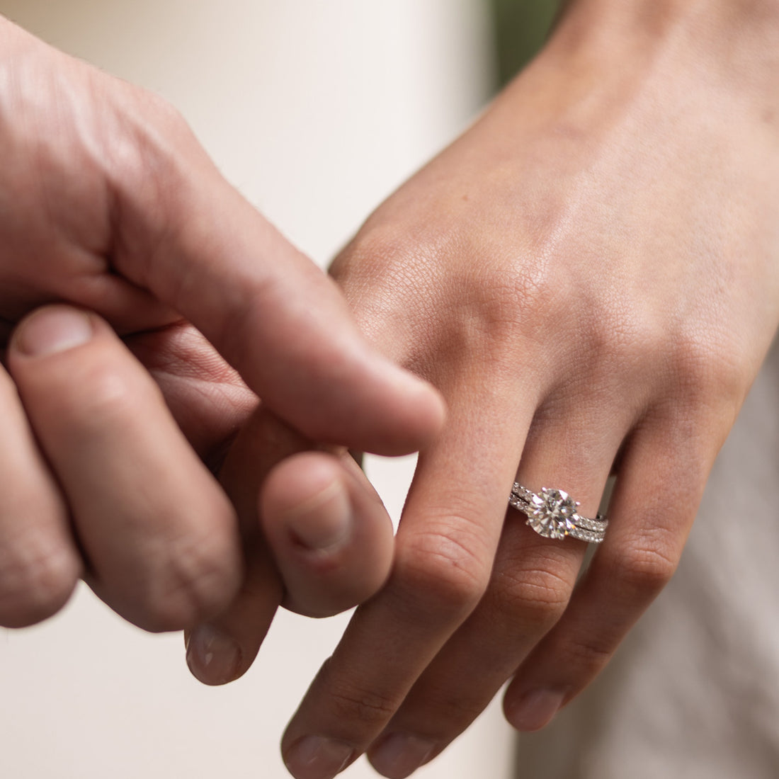 Empowering Round Solitary Ring